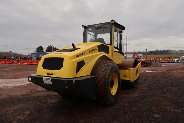 Image of Bomag BW211D-5 equipment image 3