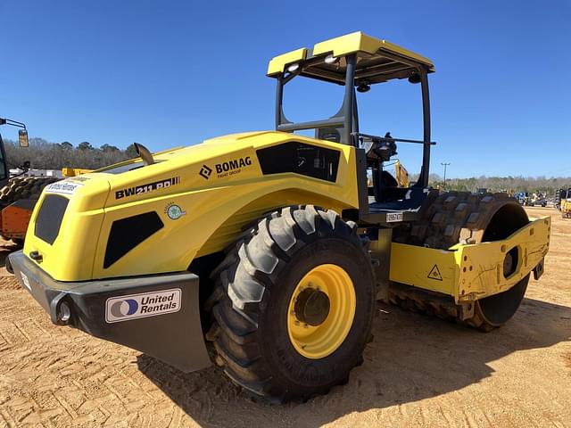 Image of Bomag BW211PD-50 equipment image 2