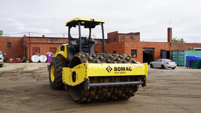 Image of Bomag BW211PDH-5 equipment image 3