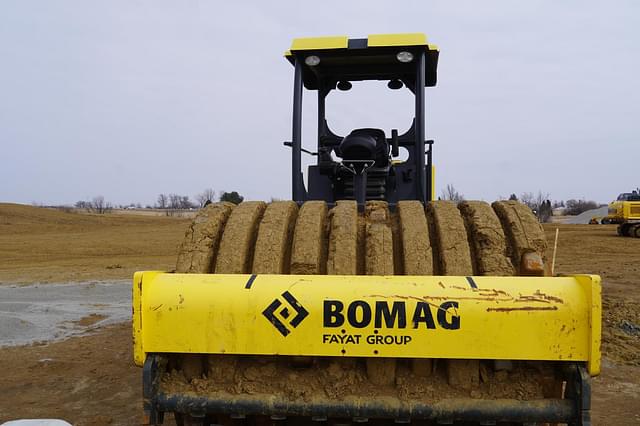 Image of Bomag BW211PDH-5 equipment image 3