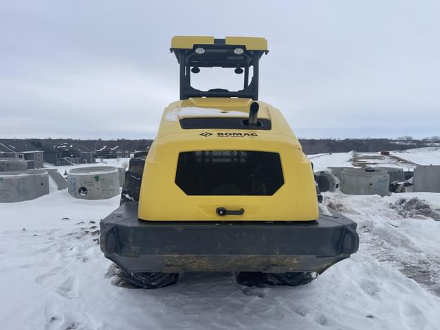 Image of Bomag BW211PDH-5 equipment image 2