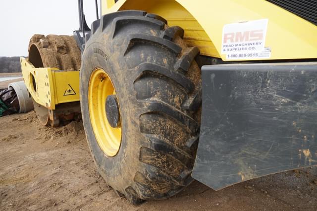 Image of Bomag BW211PDH-5 equipment image 4