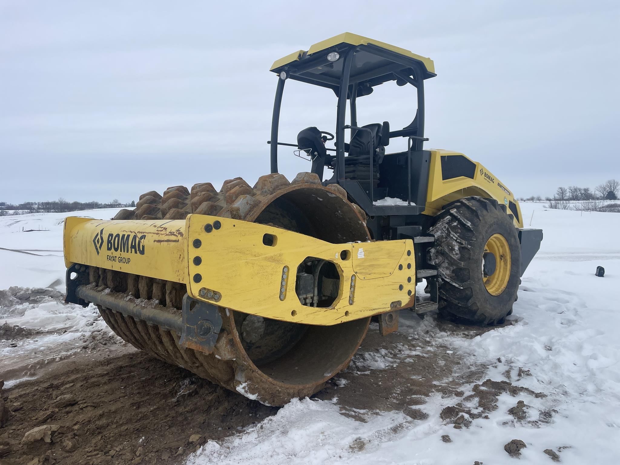 2019 Bomag BW211PDH-5 Equipment Image0