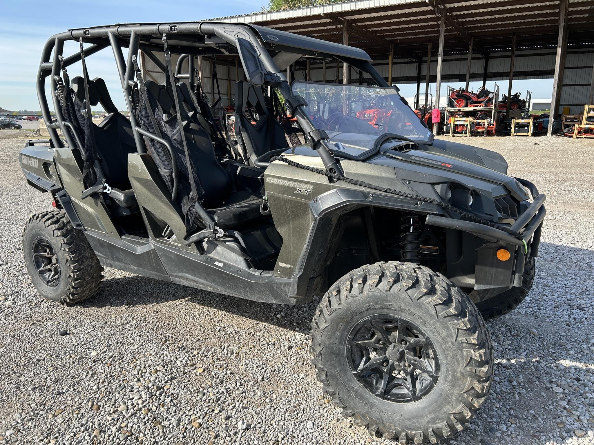 2019 Can-Am Commander MAX XT 1000R Equipment Image0