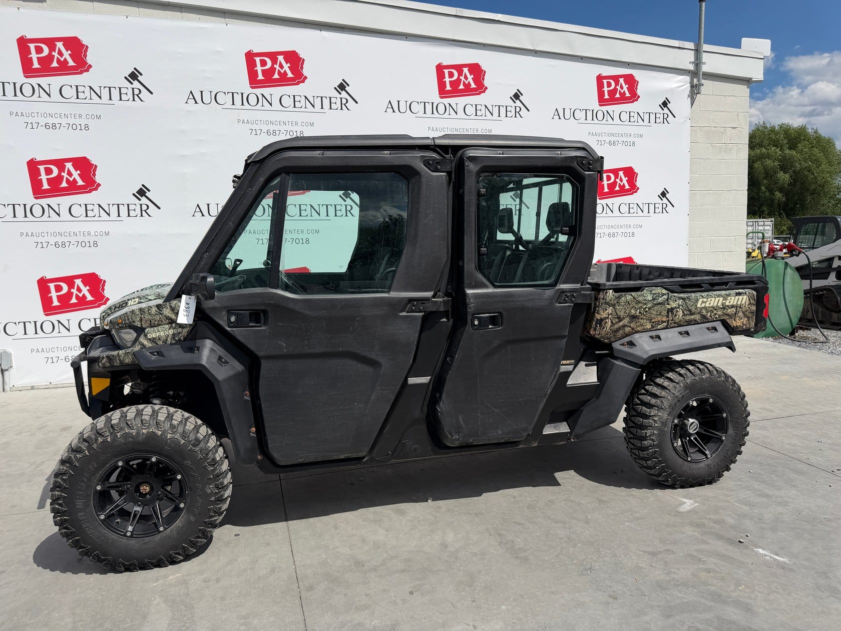 2019 Can-Am Defender HD10 Equipment Image0