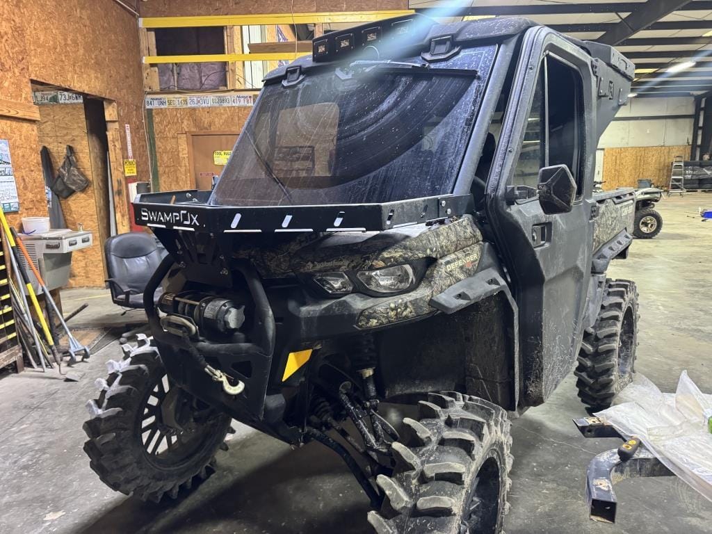 2019 Can-Am Defender HD10 Equipment Image0