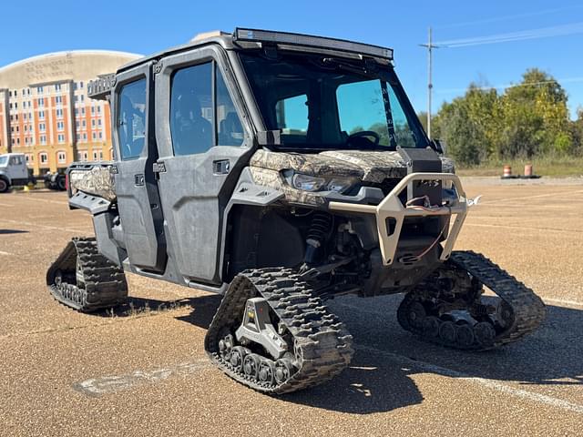 Image of Can-Am Defender XT HD10 equipment image 2