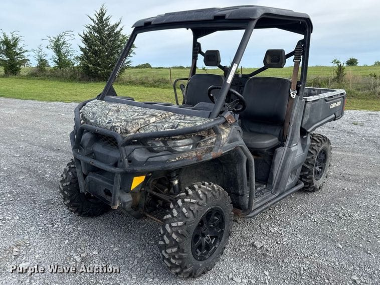 2019 Can-Am Defender HD8 Equipment Image0