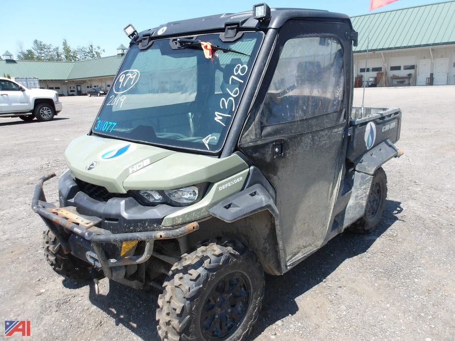 2019 Can-Am Defender Equipment Image0
