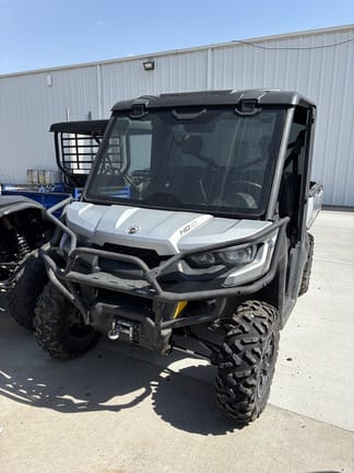 2019 Can-Am HD10 Equipment Image0