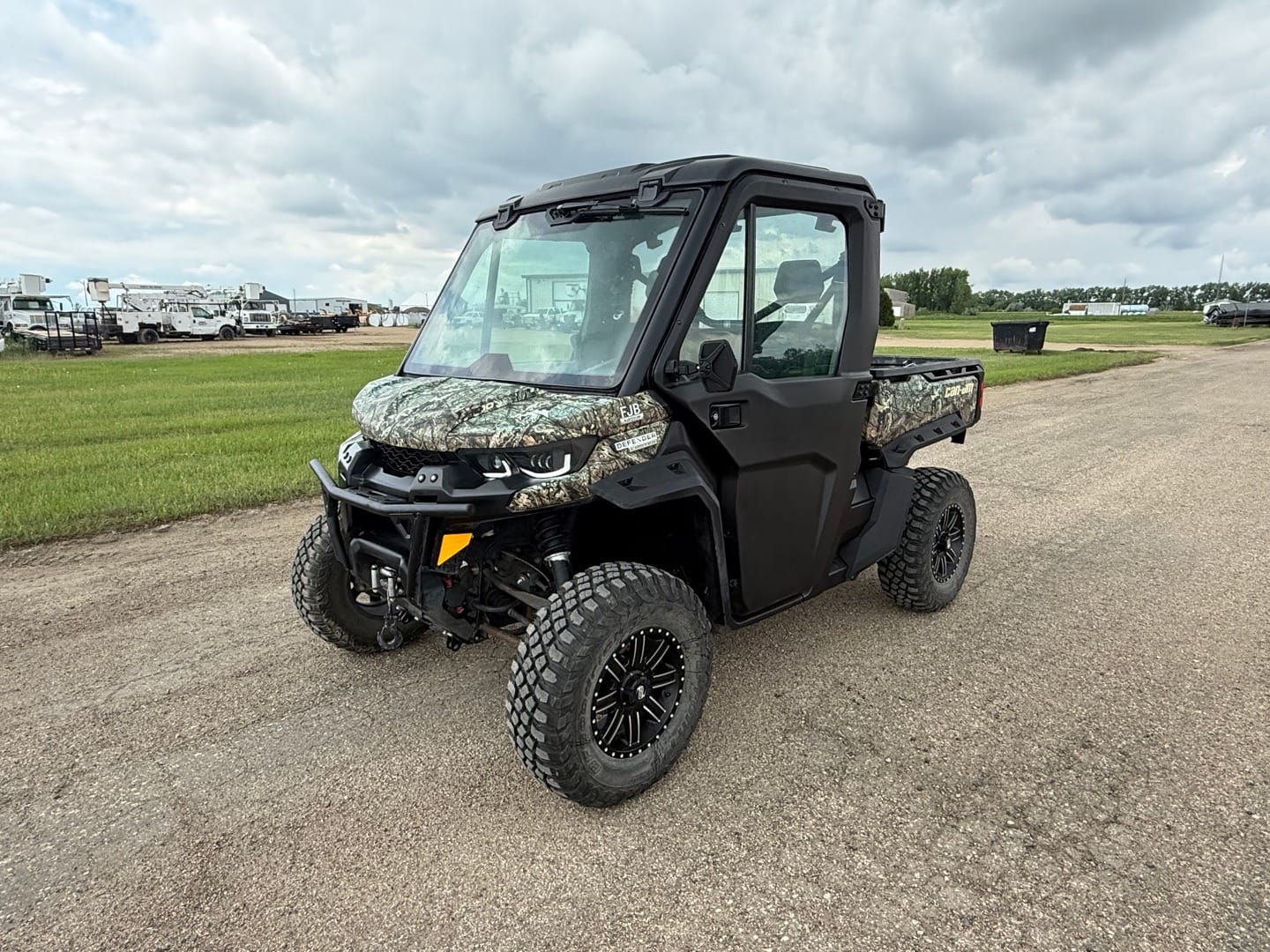 2019 Can-Am HD10 Equipment Image0