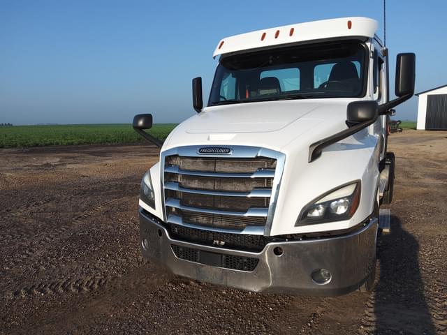 Image of Freightliner Cascadia equipment image 1