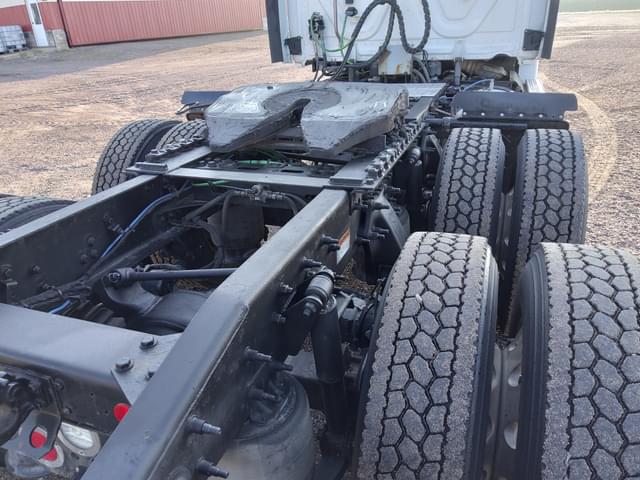 Image of Freightliner Cascadia equipment image 2
