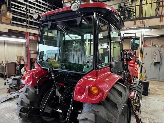 Image of Case IH Farmall 55C equipment image 3