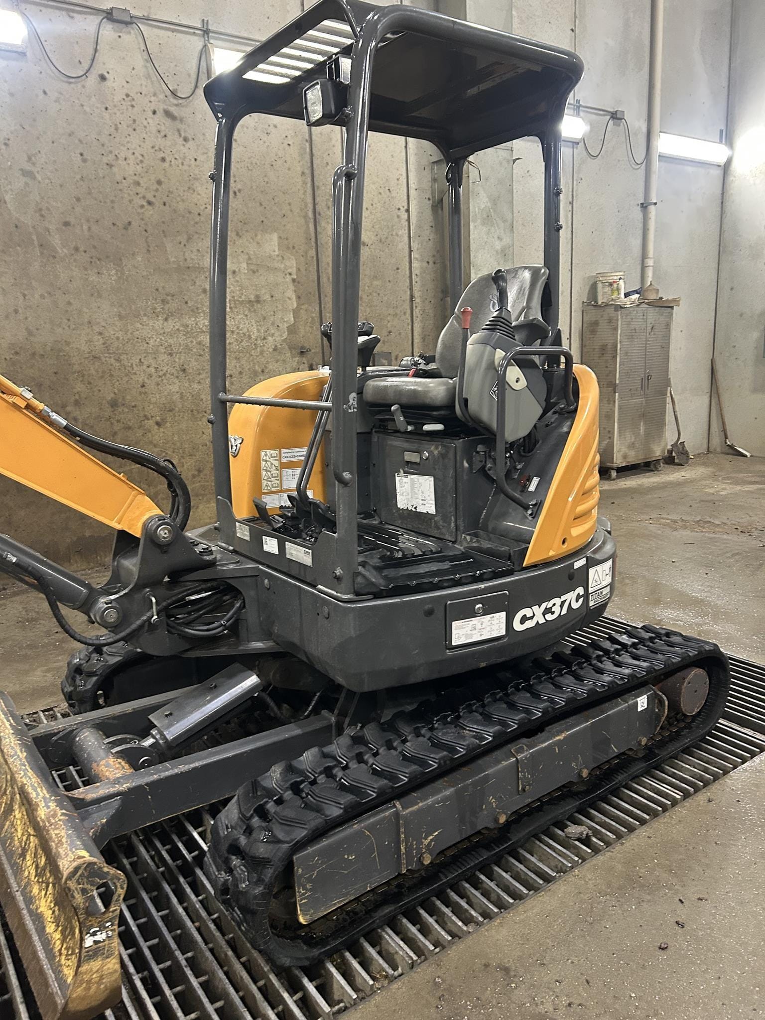 2019 Case CX37C Equipment Image0