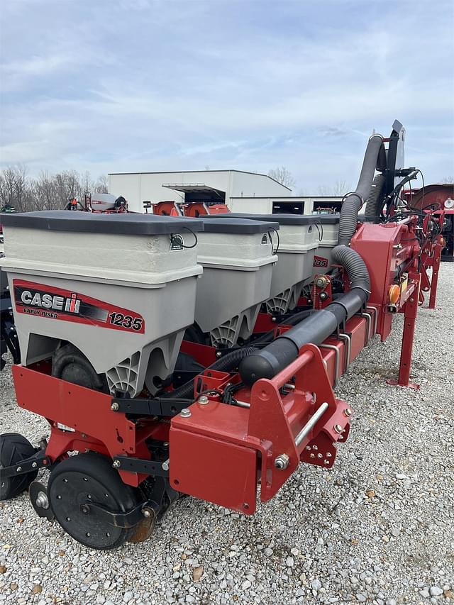 Image of Case IH 1235 equipment image 1