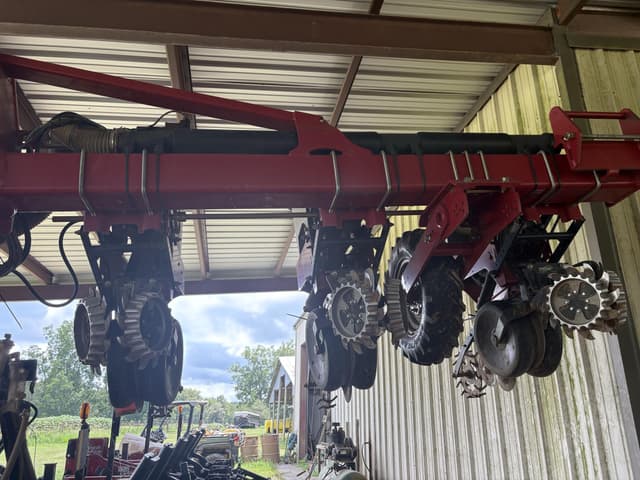 Image of Case IH 1235 equipment image 4