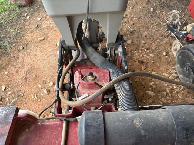 Image of Case IH 1235 equipment image 2