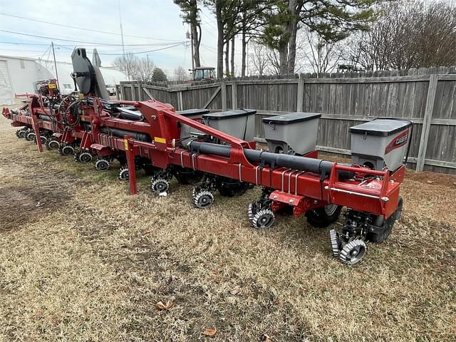 Image of Case IH 1235 equipment image 3