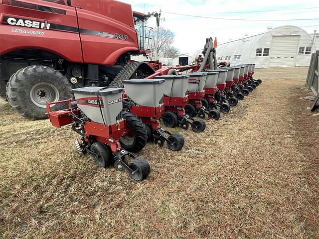 Image of Case IH 1235 equipment image 1