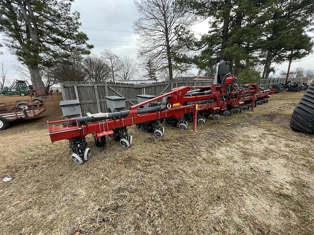 Image of Case IH 1235 equipment image 2