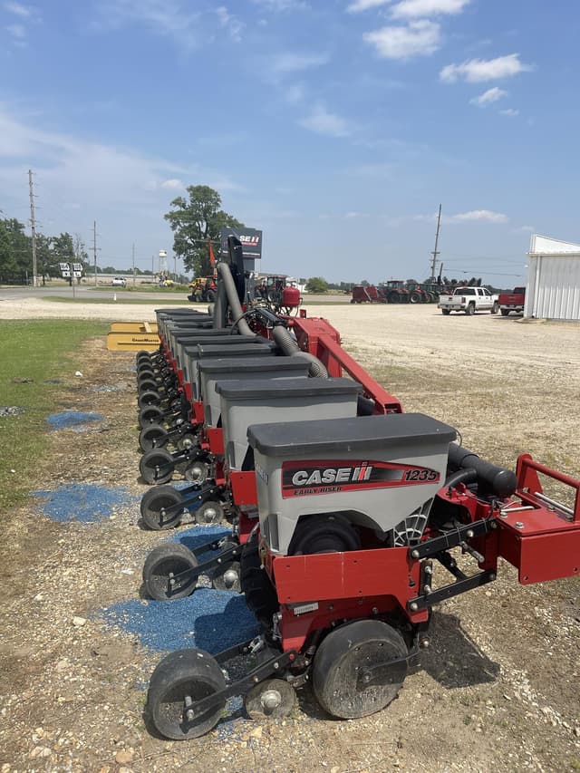 Image of Case IH 1235 equipment image 4