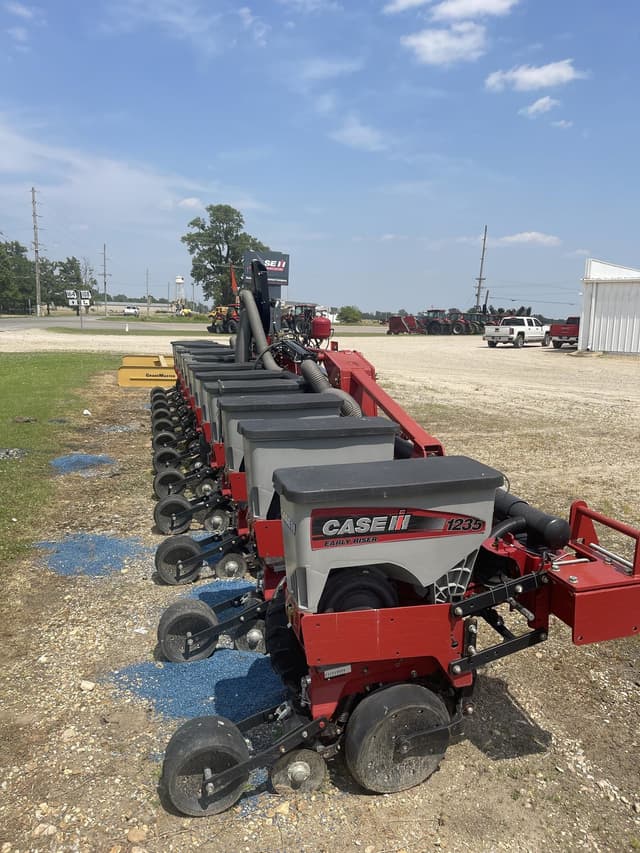 Image of Case IH 1235 equipment image 4