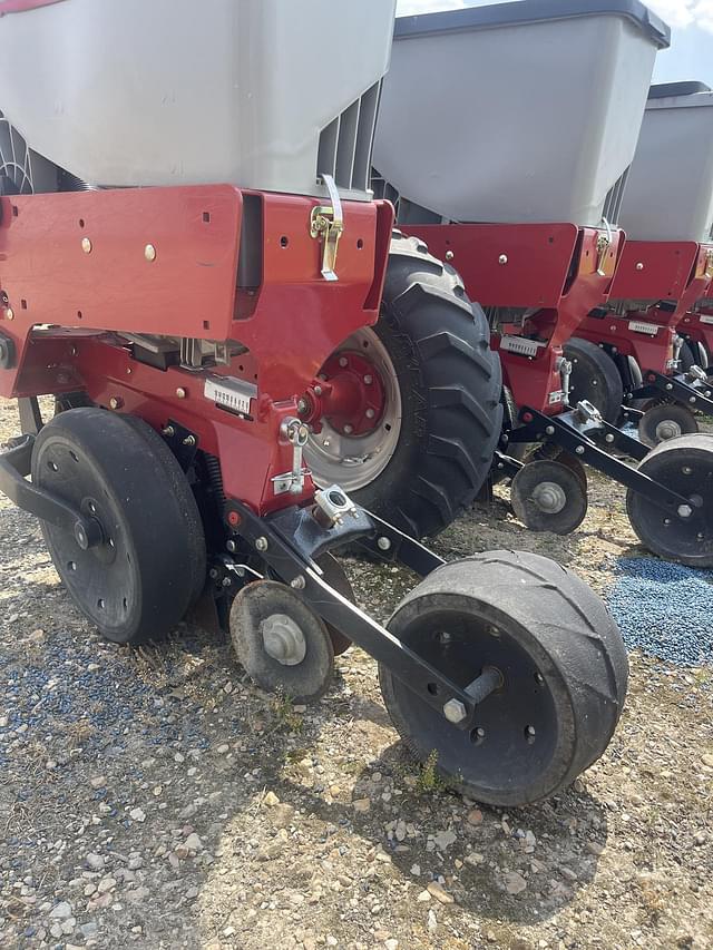 Image of Case IH 1235 equipment image 2