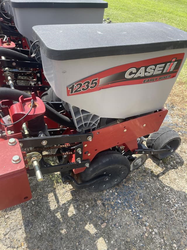 Image of Case IH 1235 equipment image 2
