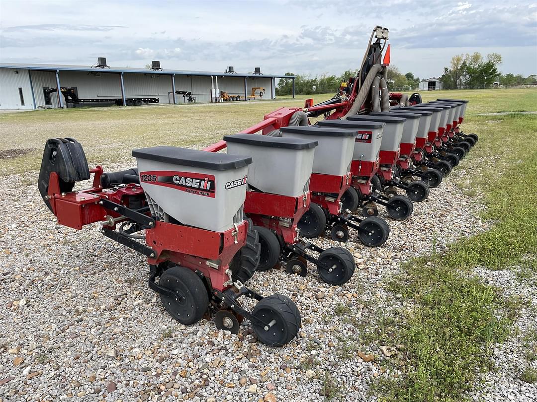 Image of Case IH 1235 Primary image