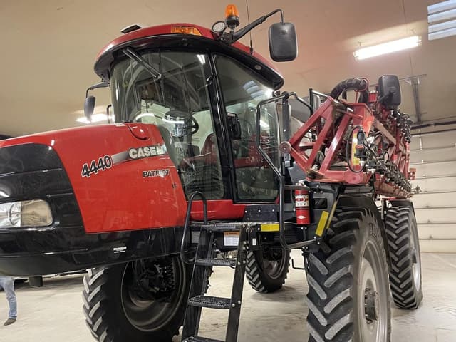 Image of Case IH Patriot 4440 equipment image 2