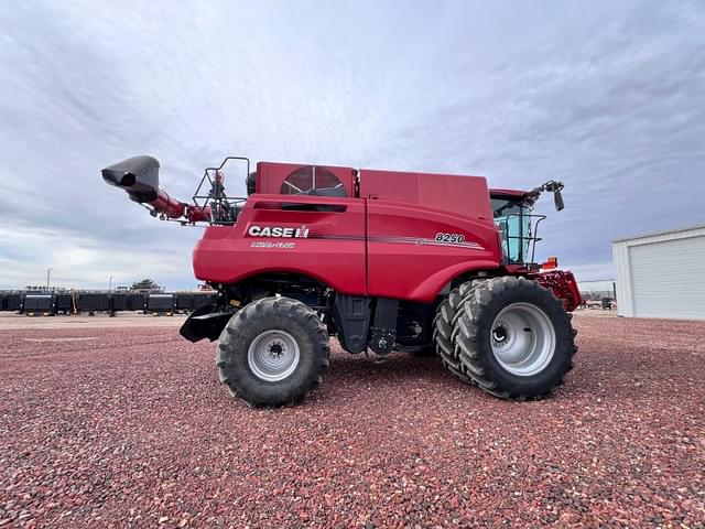 Image of Case IH 8250 equipment image 2