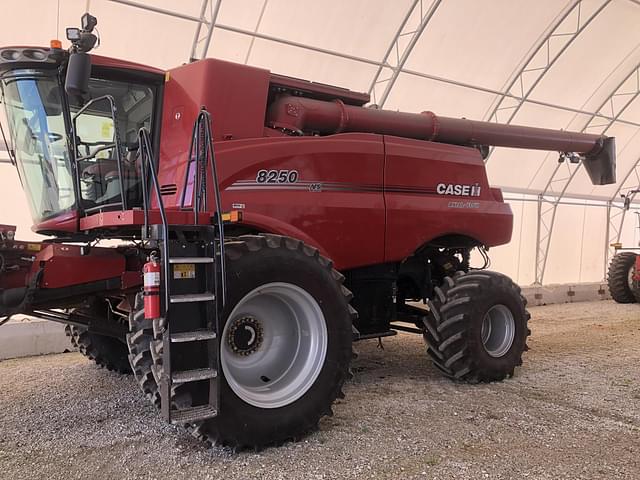 Image of Case IH 8250 equipment image 4