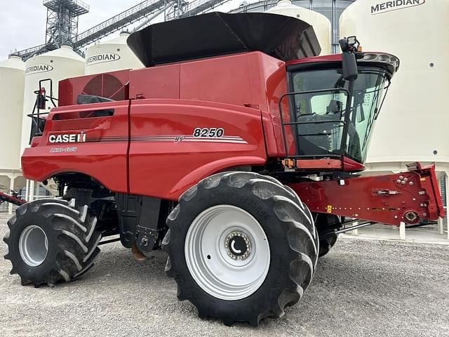 Image of Case IH 8250 equipment image 1