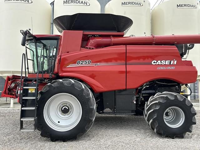 Image of Case IH 8250 equipment image 2