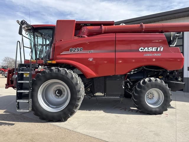Image of Case IH 8250 equipment image 2