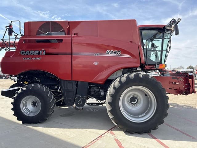 Image of Case IH 8250 equipment image 1