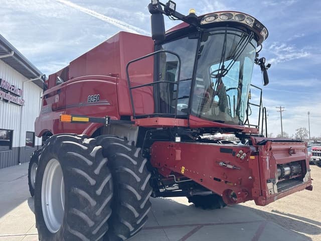 Image of Case IH 8250 equipment image 4