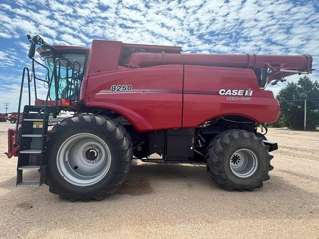 Image of Case IH 8250 equipment image 2
