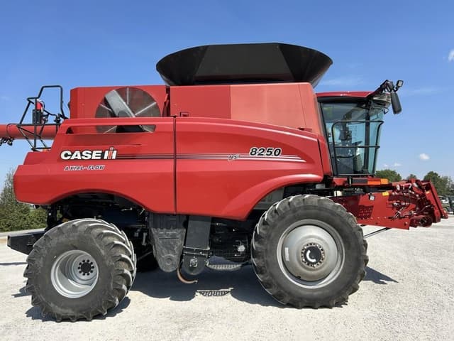 Image of Case IH 8250 equipment image 3