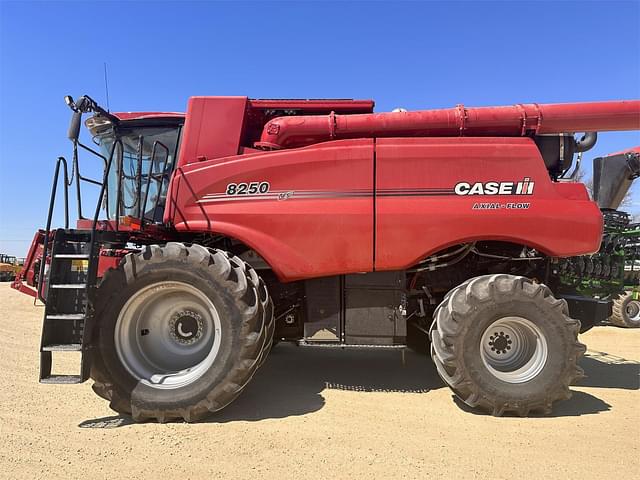 Image of Case IH 8250 equipment image 2