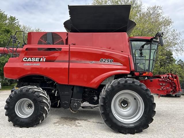 Image of Case IH 8250 equipment image 3