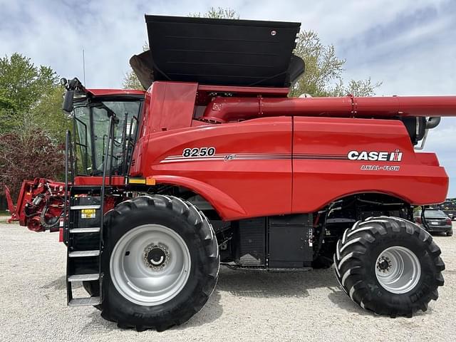 Image of Case IH 8250 equipment image 2