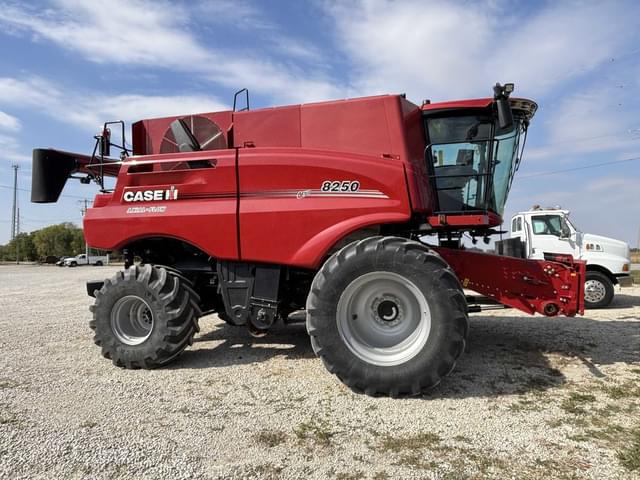 Image of Case IH 8250 equipment image 3