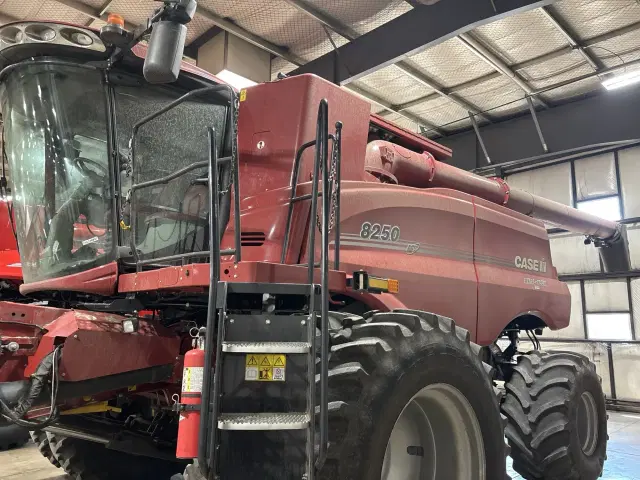 Image of Case IH 8250 equipment image 4