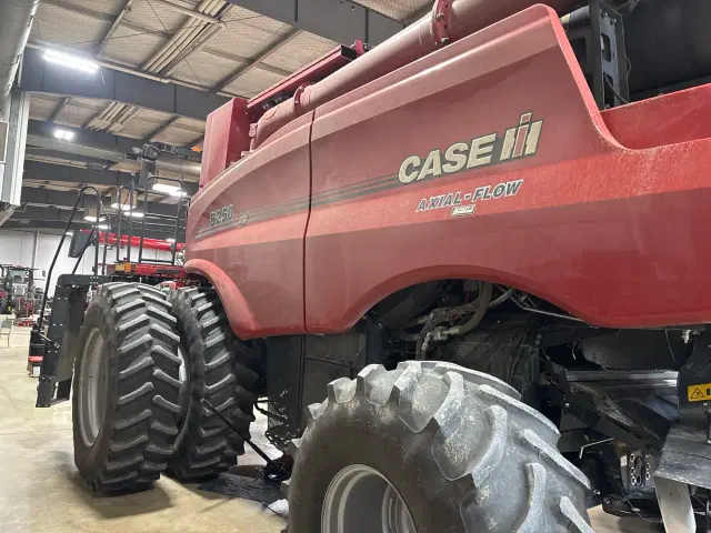 Image of Case IH 8250 equipment image 3