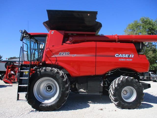 Image of Case IH 8250 equipment image 2