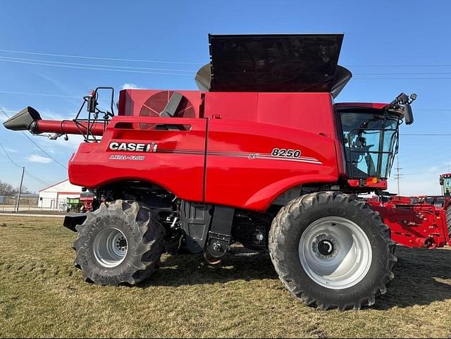 Image of Case IH 8250 equipment image 1