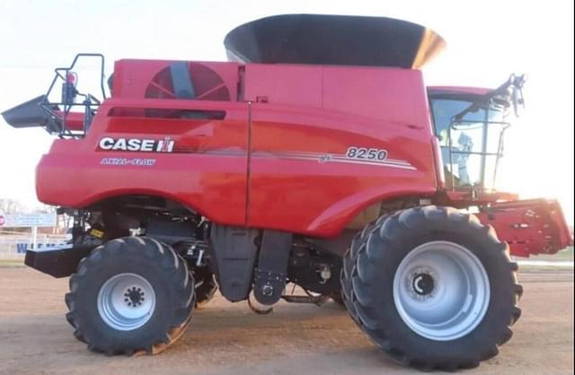 Image of Case IH 8250 equipment image 2
