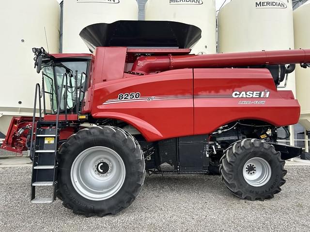 Image of Case IH 8250 equipment image 2
